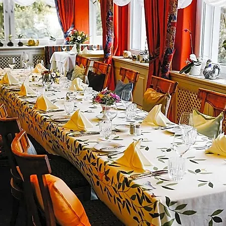 Keller - & Restaurant Hotell 3*