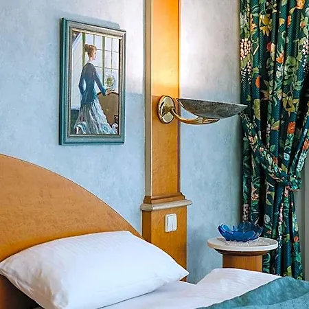 Keller - & Restaurant Hotell 3*