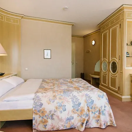 Landhaus Keller - Hotel & Restaurant Отель 3*